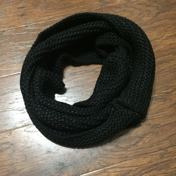 ⭐️BOGO Black Cowl Scarf⭐️ - Picture 1 of 3